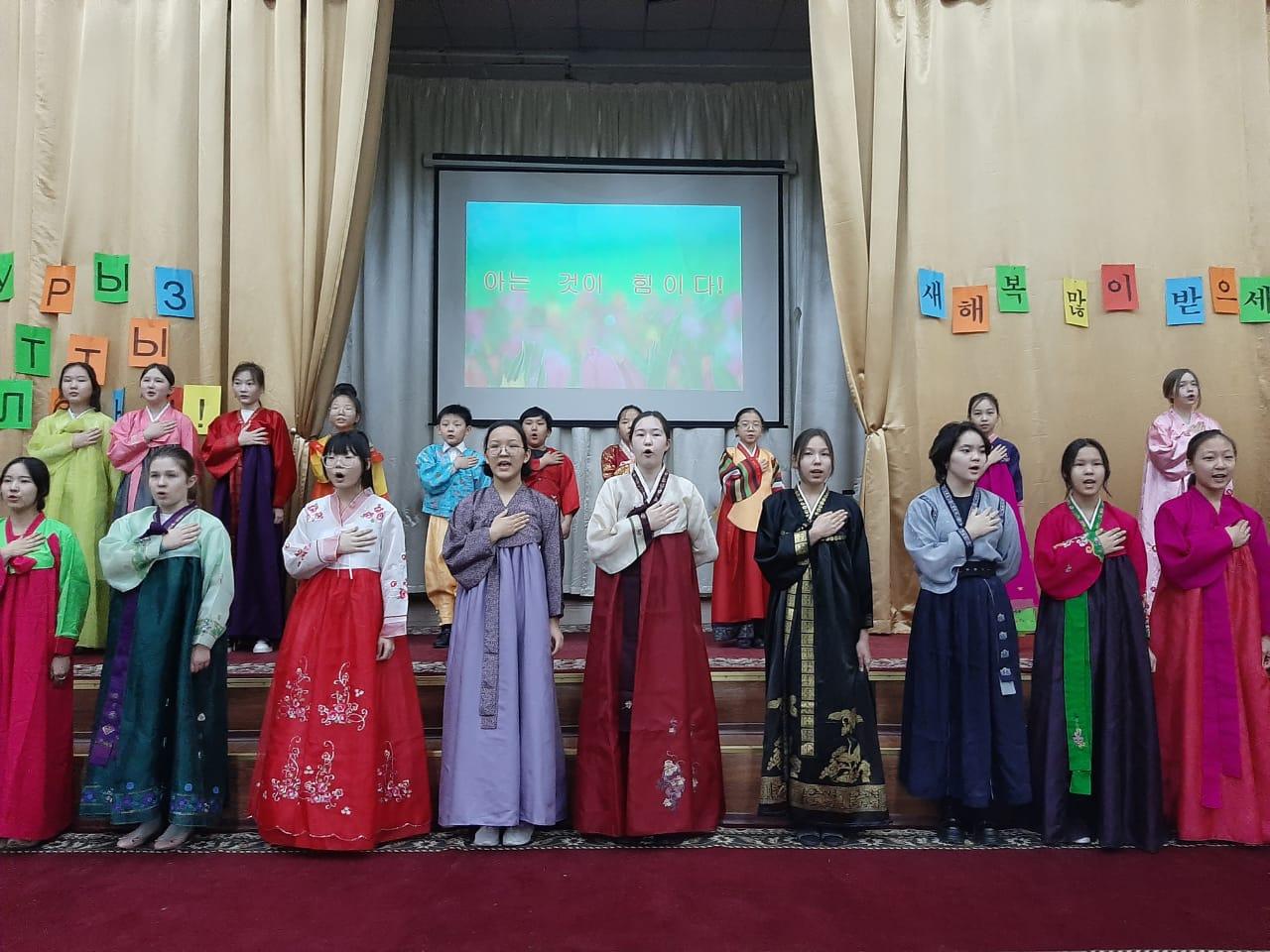 Праздник Наурыз, организованный кружком корейского языка
